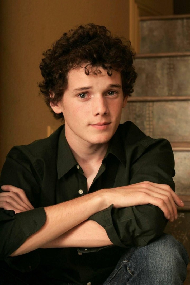 2494133-936full_anton_yelchin