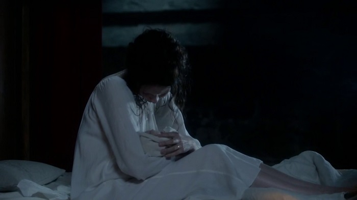 Outlander - Claire Holds Faith (Alt)