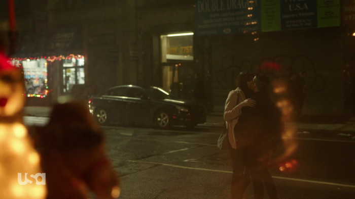 Elliot Kisses Olivia (Alt)