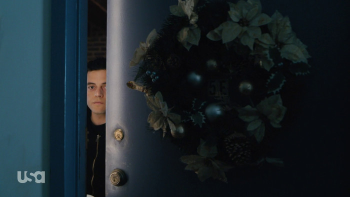 Elliot Looks at Us (Alt)