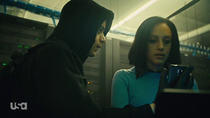 Elliot Shows Darlene the Time (Alt)