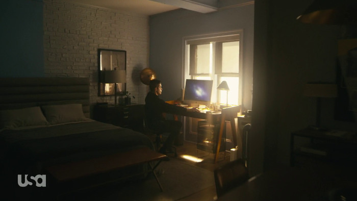 Elliot Hacks Himself (Alt)